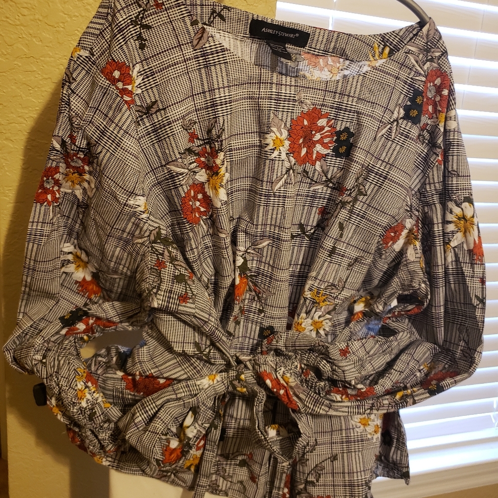 LANE BRYANT Women's 3/4 length Puff Sleeve Top